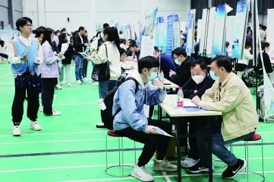 大數(shù)據(jù)、云計(jì)算、人工智能……新職業(yè)新需求洶涌而來，南京高校如何應(yīng)對？