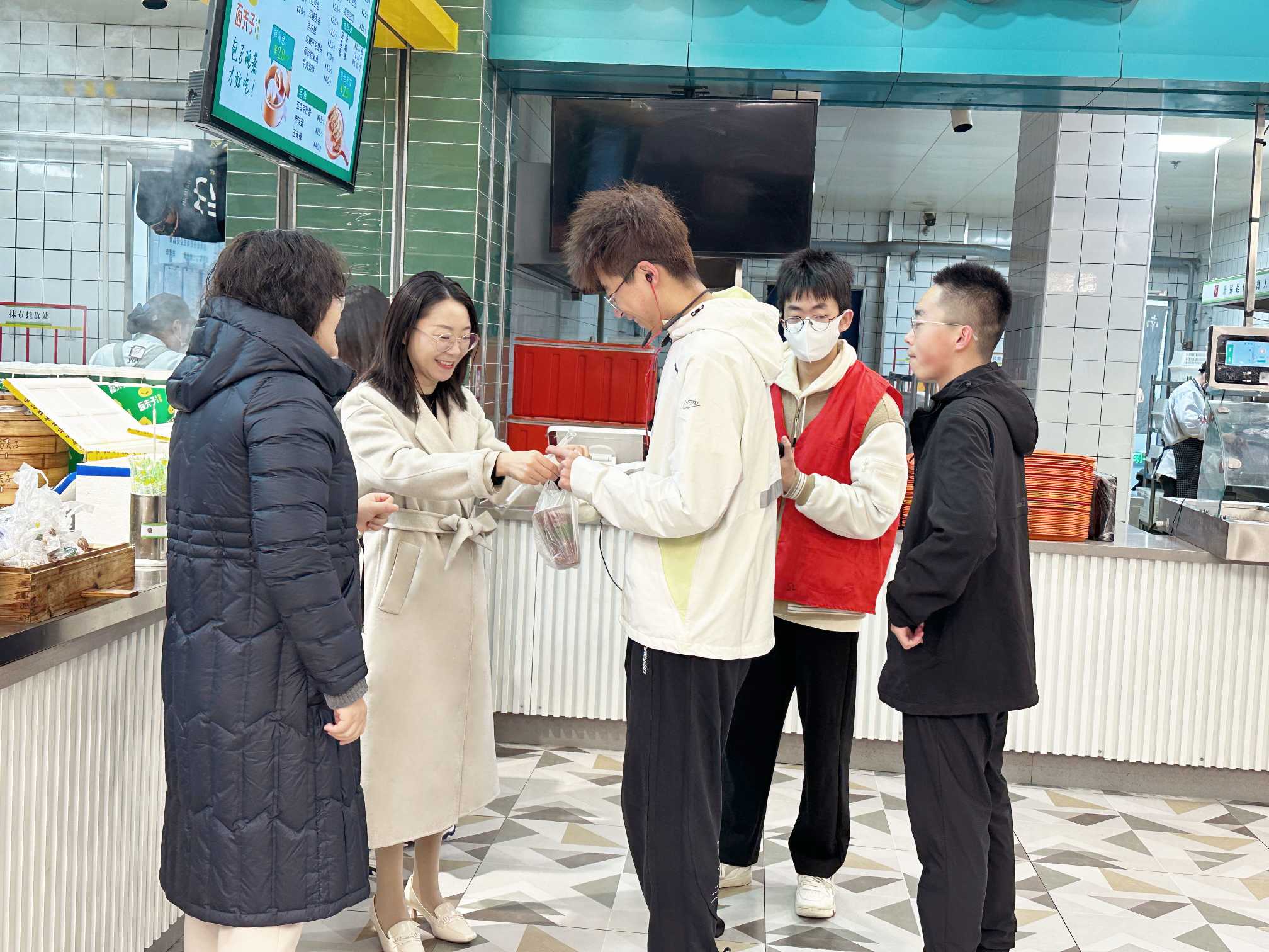 evo真人视讯科技捐贈(zèng)南京郵電大學(xué)學(xué)生愛(ài)心早餐